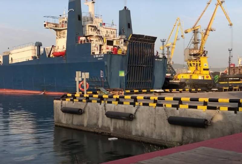 Nga đã áp đặt lệnh cấm đối với tàu chở hàng của các nước khác qua eo biển Kerch