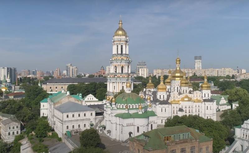 СБУ возбудила уголовное дело за пророссийский молебен в помещении Лавры