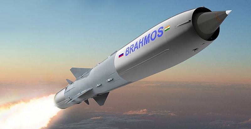"Jobb vásárolni hat hadosztály BrahMos hajóelhárító rakétát, mint egy tucat amerikai vadászgépet": a külföldi sajtóban a nyugati fegyverek magas költségeiről