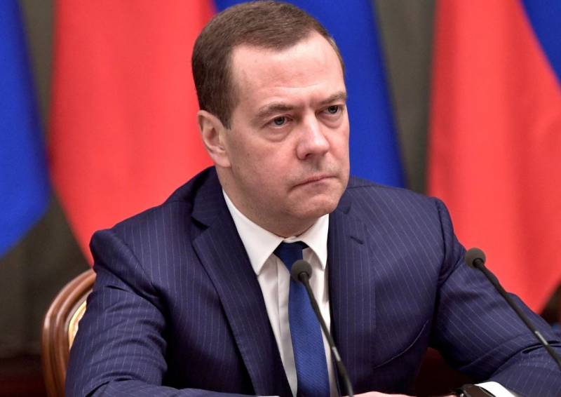 Medvedev: Ämnet om pengar för Kievregimen i USA håller på att bli "giftigt"