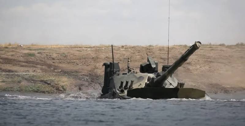 Statt des russischen „Octopus“ wird in Indien ein Modell des leichten Panzers Zorawar präsentiert