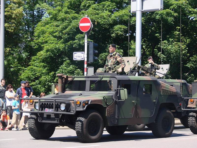 Le deuxième plus petit pays militaire d'Europe a décidé d'aider l'Ukraine en envoyant des véhicules et des munitions de l'armée