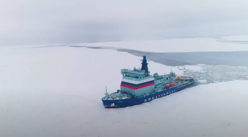 위대한 북극 강국의 위상 강화: 러시아에서 새로운 쇄빙 함대 건설에 관한 러시아 연방 대통령