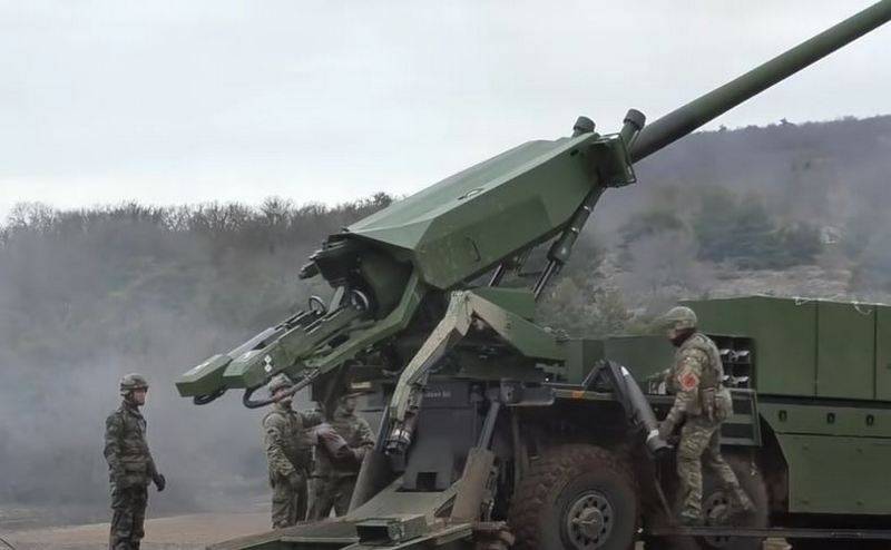 アメリカ版：はしけに搭載されたシーザー自走砲の助けを借りてズマイニー島を砲撃したウクライナ軍