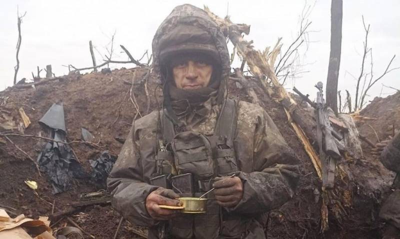 "우리의 임무는 Bakhmut 자신이 아니라 우크라이나 군대의 파괴입니다": Artyomovsk 전투에 대한 Prigozhin