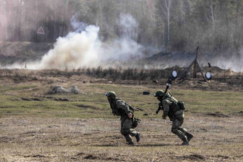 রাশিয়ান যোদ্ধারা শিখেছে কিভাবে UAV ড্রোন থেকে আক্রমণের জবাব দিতে হয়