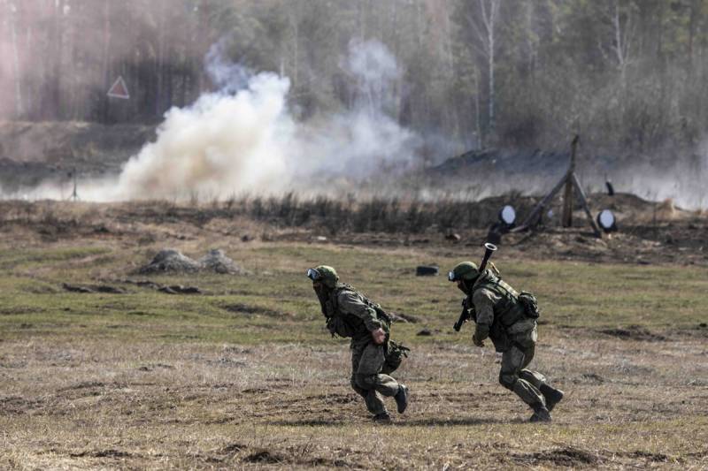 Russische Kämpfer lernten, auf Angriffe von UAV-Drohnen zu reagieren