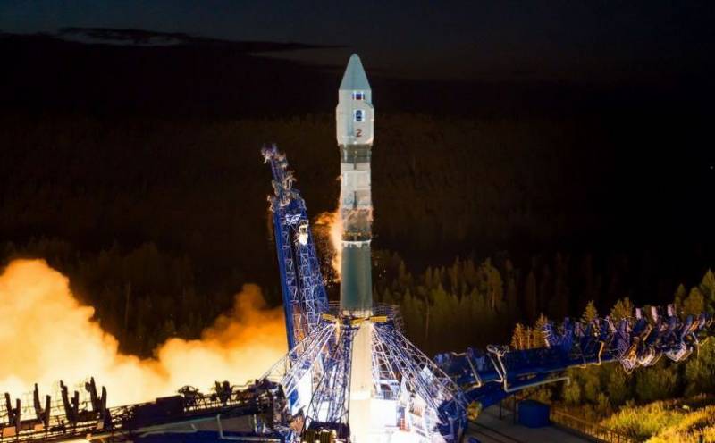 Roket pembawa Soyuz-2.1b dengan satelit diluncurkan dari kosmodrom Plesetsk untuk kepentingan Kementerian Pertahanan