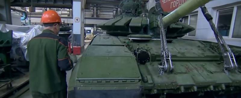 Silahta reaktif zırhlı ve "kanatlı" T-72B3