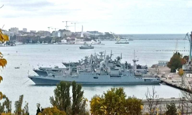 Published footage of the whole and unharmed frigate "Admiral Makarov", allegedly destroyed by the Armed Forces of Ukraine during the attack of drones