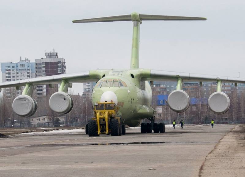 Ein weiteres militärisches Transportflugzeug Il-76MD-90A einer neuen Konstruktion hat mit Flugtests begonnen