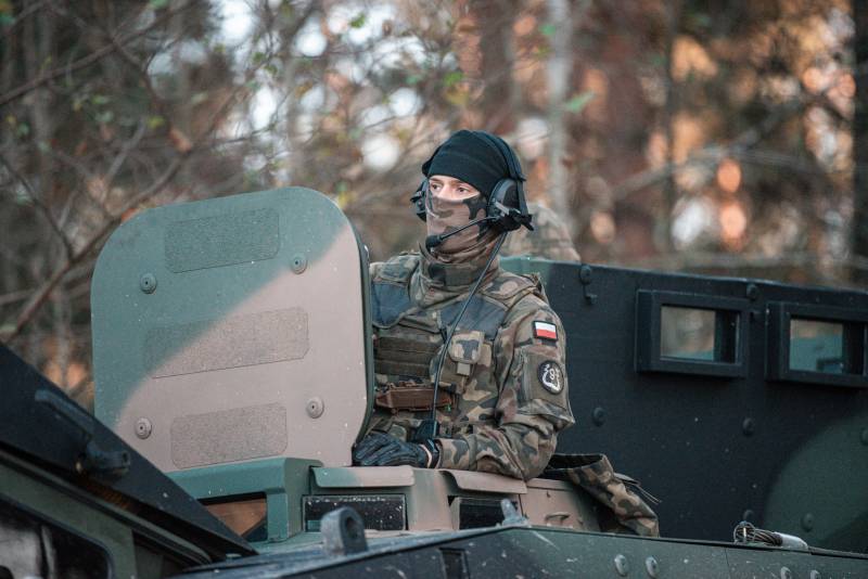 الصحافة البولندية: بدأت وارسو بإرسال فرقة عسكرية إلى أوكرانيا تحت ستار المرتزقة