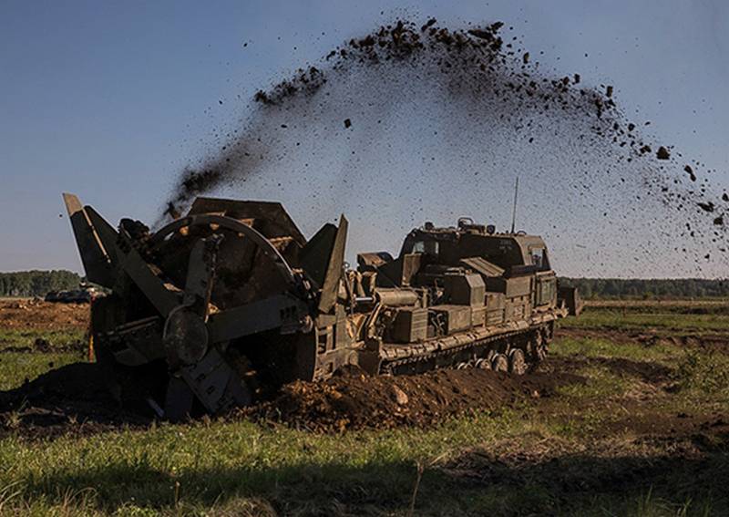Российские войска возводят оборонительные укрепления на севере Крыма