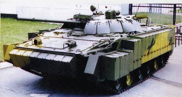 BMP-3。 待望の…過去からの保護