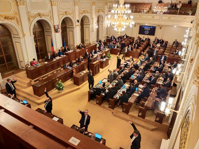پارلمان چک قطعنامه ای را تصویب کرد که مقامات روسیه را به عنوان "رژیم تروریستی" به رسمیت می شناسد.