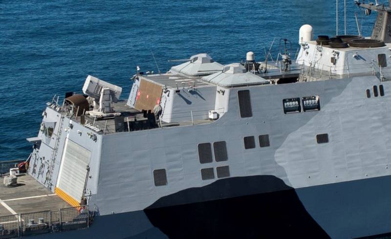 Supports de pistolet Mk.46 Mod. 2 sur un navire de la classe Freedom. Source : seaforces.org