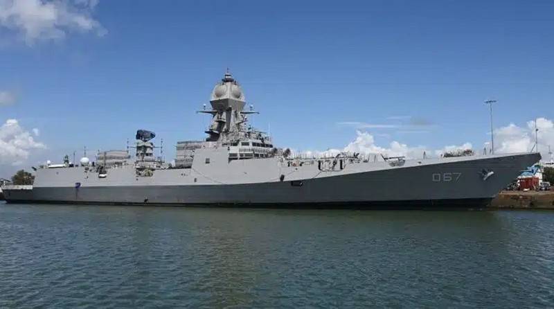 Hindistan Donanması, D67 Mormugao projesi 15B muhribi ile ikmal yaptı