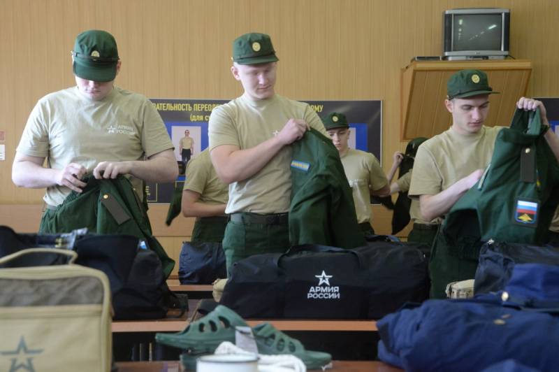 Глава оборонного комитета Совфеда Виктор Бондарев поддержал возвращение двухлетнего срока службы по призыву