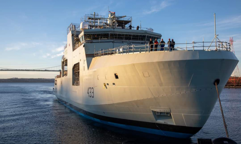 Canadá lanza el cuarto rompehielos de patrulla del Ártico HMCS William Hall
