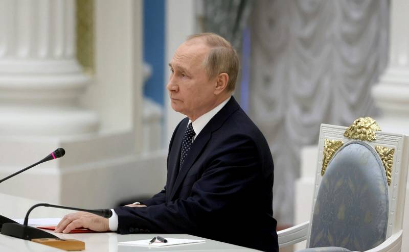 Zum ersten Mal seit neun Monaten hat der Präsident der Russischen Föderation ein Treffen der ständigen Mitglieder des Sicherheitsrates persönlich im Kreml abgehalten