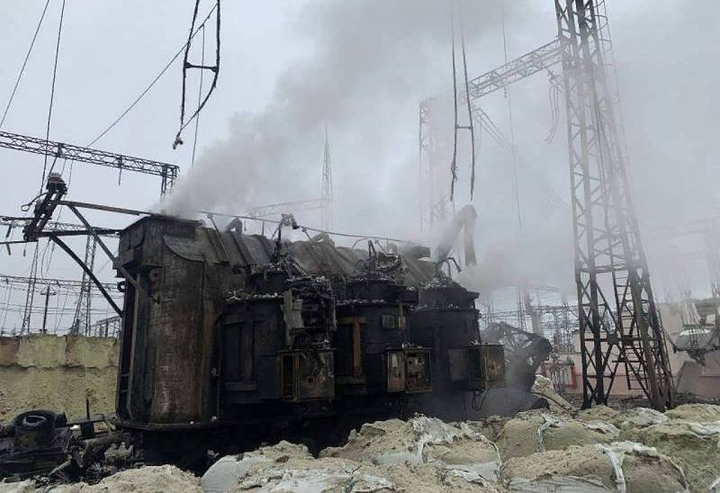 Ukrayna'da büyük bir elektrik kesintisi, Ukrayna Silahlı Kuvvetleri için demiryolu ile yakıt ve madeni yağların ve silahların teslimi ile ilgili sorunlar yarattı.