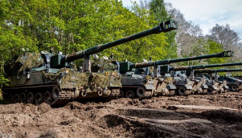 ウクライナは、追加の軍事援助として 155 mm 砲台と弾薬を受け取ります