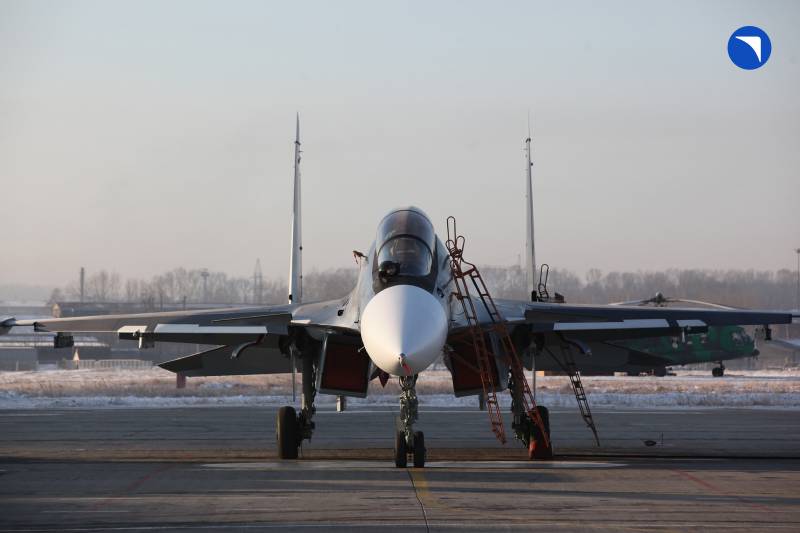 批量生产的 Su-30SM2 战斗机