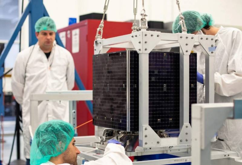 Пентагон запускает на геостационарную орбиту Земли малый спутник нового поколения Tetra-1