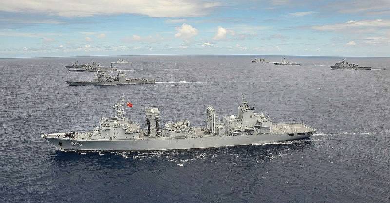 日本当局指责中国军舰今年四次侵犯日本海上边界。