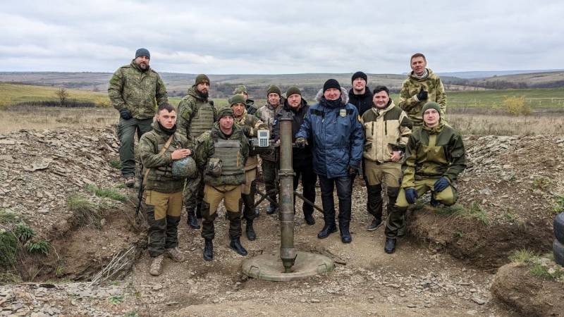 A Rogozin által létrehozott "Tsar's Wolves" csoport fegyvereket tesztel a frontvonalon