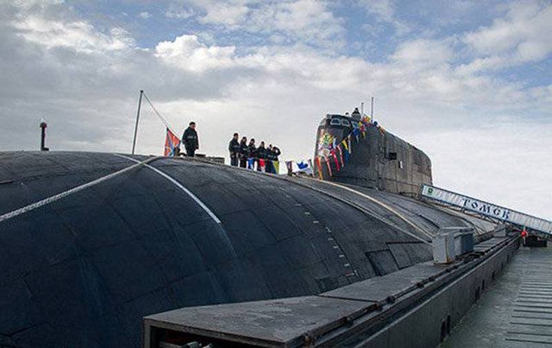 परमाणु मिसाइल क्रूजर K-150 "टॉम्स्क" प्रोजेक्ट 949A "एंटी" आधुनिकीकरण पर रखा गया