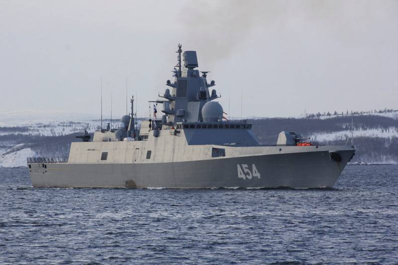 The frigate "Admiral Gorshkov" completed the inter-fleet transition and arrived at the Northern Fleet