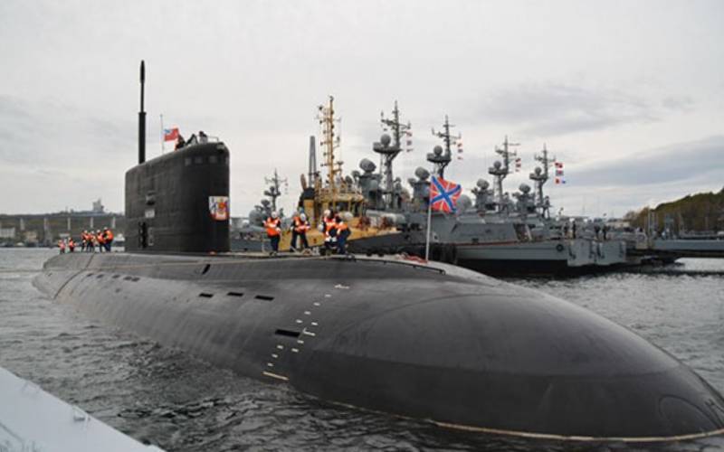 北極条件でテストされたプロジェクト636.3「Varshavyanka」のロシアのディーゼル電気潜水艦