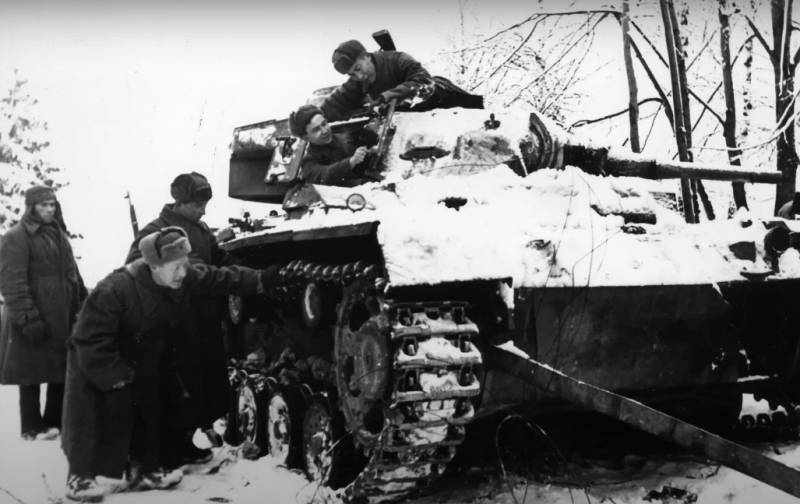 Saksalaiset vangitsevat varusteet, jotka olivat suosittuja Puna-armeijassa Suuren isänmaallisen sodan aikana