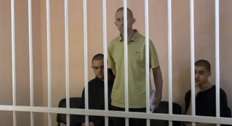 조선민주주의인민공화국에서 형을 선고받고 집에서 풀려난 영국 용병 숀 피너가 우크라이나로 돌아와 무기를 들었다