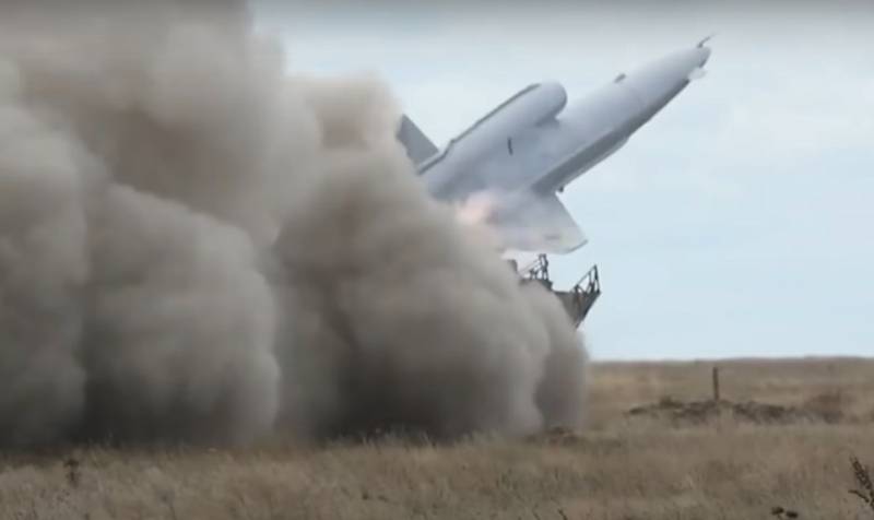 Tu-141 "Strizh": over de drones waarvan wordt aangenomen dat ze de vliegvelden van Diaghilevo en Engels hebben aangevallen
