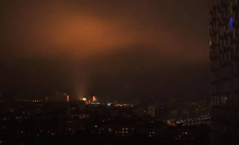 Ukrayna üzerinden hava saldırısı: Rus insansız hava araçları "Geran-2" Kiev'de birkaç nesneyi vurdu