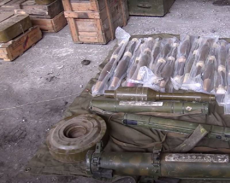 ロシアの特別サービスは、LPRでウクライナの破壊工作員のための弾薬を含むキャッシュを発見しました