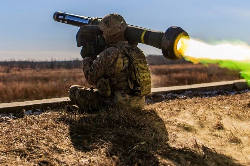 अमेरिकी प्रेस: ​​​​वाशिंगटन ने 2014 में यूक्रेन को सैन्य सहायता प्रदान करना शुरू किया