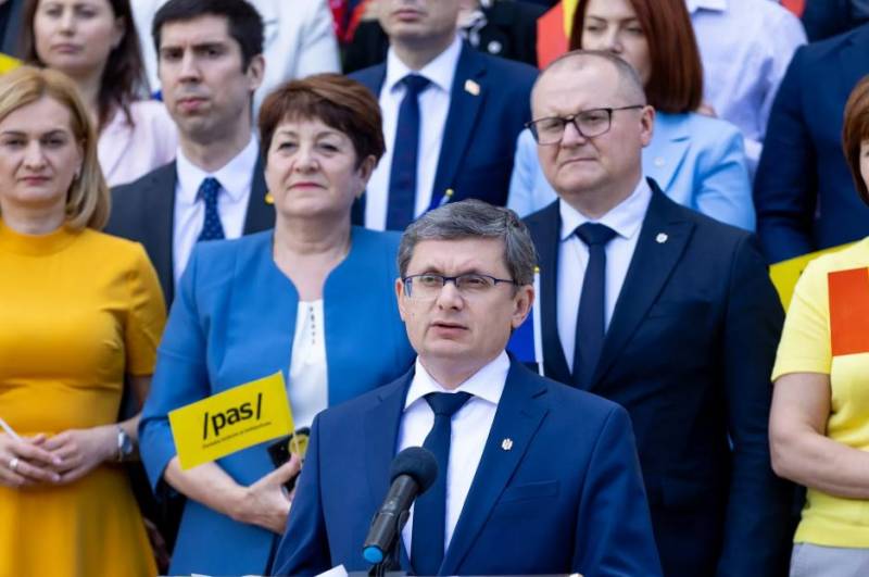 Председатель парламента Молдавии призвал власти страны определиться, на чьей стороне республика в конфликте на Украине