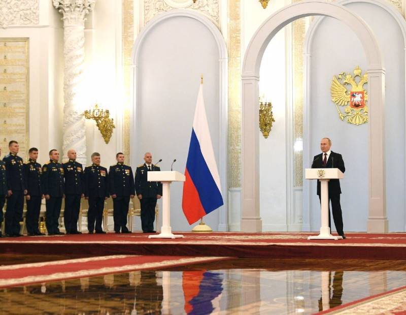 रूस के राष्ट्रपति ने विशेष ऑपरेशन के नायकों और घायल सेना के बच्चों के लिए विश्वविद्यालयों में कोटा की शुरुआत की