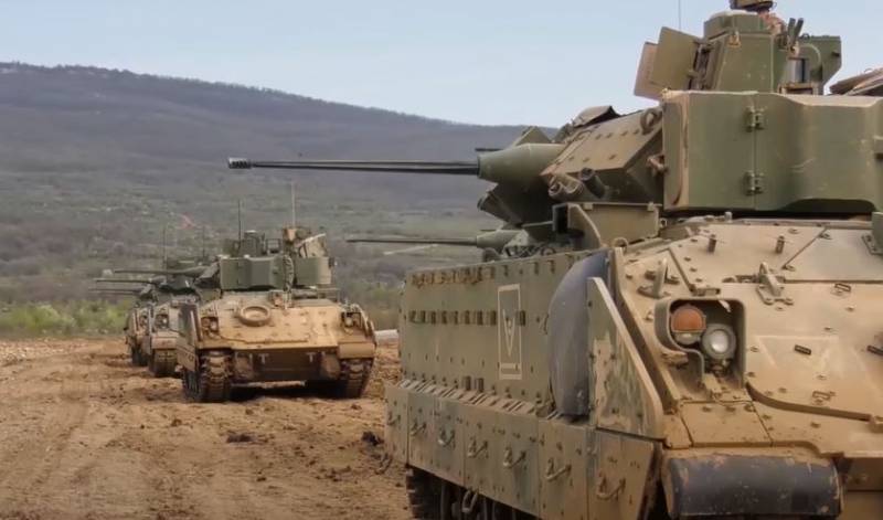 Bloomberg: Washington está considerando a possibilidade de fortalecer o exército ucraniano com veículos de combate de infantaria Bradley