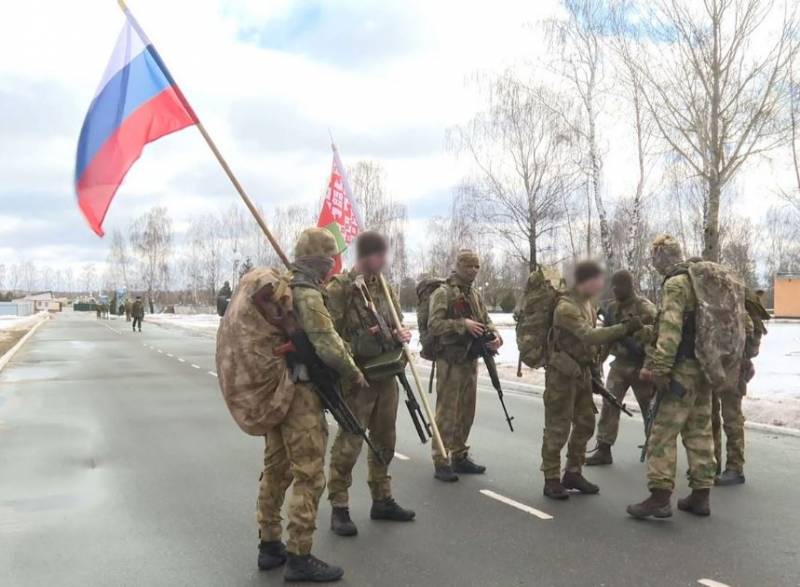 دبیر شورای امنیت بلاروس احتمال تشکیل یک گروه مشترک از نیروهای روسیه و بلاروس را پذیرفت.