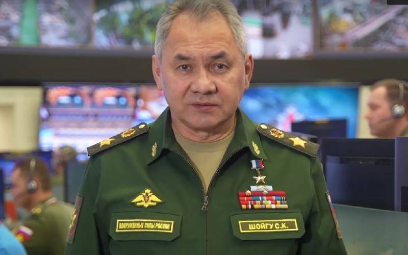 "निवर्तमान वर्ष में, हम सभी को गंभीर परीक्षणों का सामना करना पड़ा": रूसी संघ के रक्षा मंत्री ने आगामी नव वर्ष पर सेना को बधाई दी