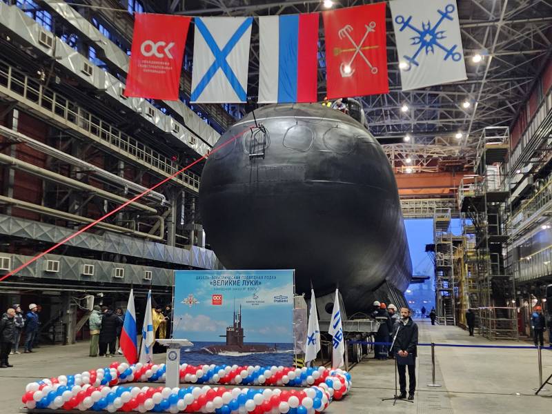 The second serial diesel-electric submarine "Velikie Luki" of project 677 "Lada" was launched in St. Petersburg
