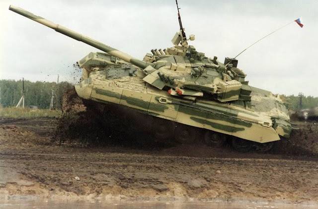 T-80UM-2 alla fiera VTTV nel 1999. Omsk. Fonte: gurkhan.blogspot.com