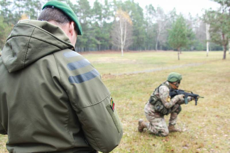 立陶宛议会通过了一项允许扩大乌克兰军事训练计划的决议修正案