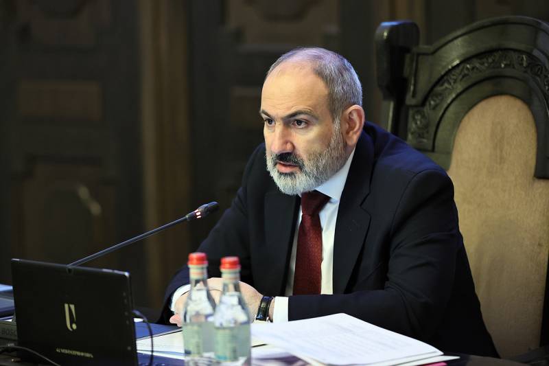 De Armeense premier kondigde het "verlies" aan van de controle over de Lachin-corridor door Russische vredeshandhavers