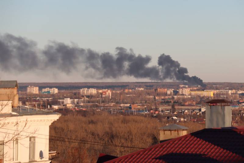 Курский губернатор: С пожаром в районе аэродрома Курска боролись более суток