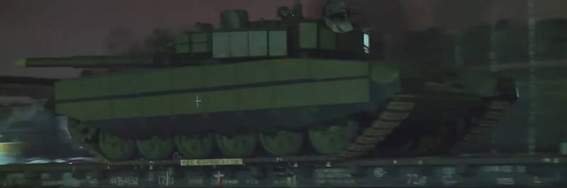 Güncellenmiş T-72B3'ün kulesindeki dinamik korumanın dairesel düzeni. Hem standart "kutular" hem de "İletişim", aerosol bombası fırlatıcıları alanında görülebilir. Kaynak: otvaga2004.mybb.ru